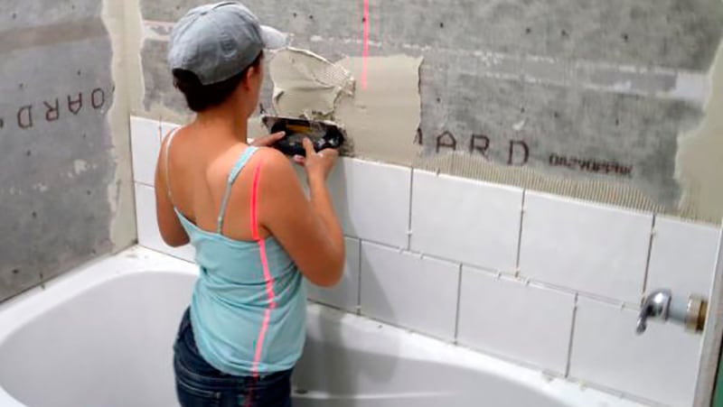 Як класти плитку на стіну у ванній