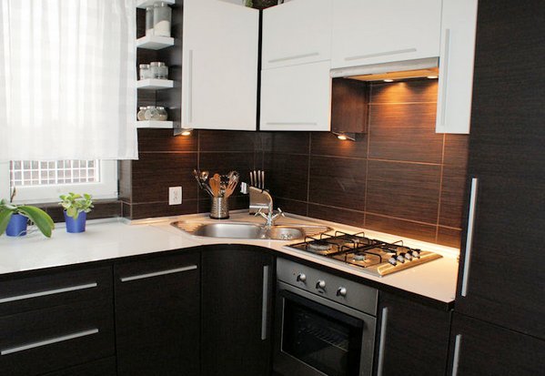 Мийка поруч з плитою: можна чи ні? Мийка поруч з плитою: можна чи ні?