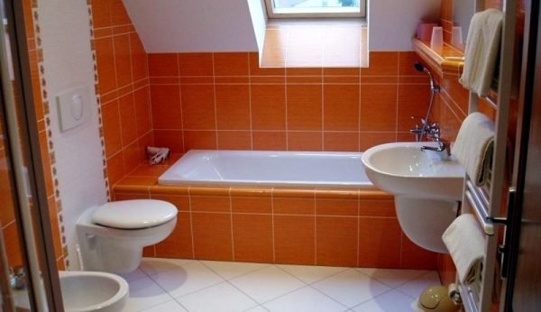 C чого почати укладання плитки у ванній — куди класти першу плитку (відео, фото)
