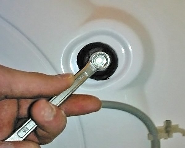 Установка пральної машини у ванній: особливості виконання робіт своїми руками