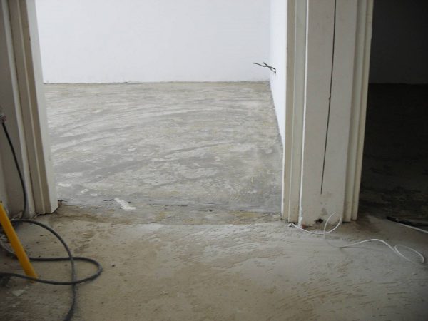 Наливна підлога у ванній кімнаті своїми руками — фото та відео інструкція