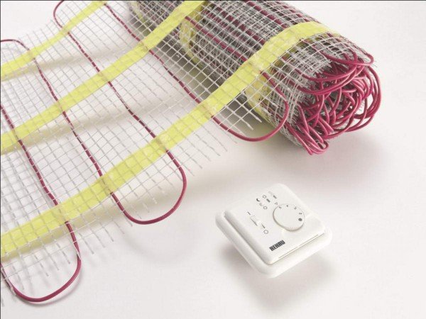 Як зробити теплу підлогу у ванній кімнаті своїми руками — фото і покрокове відео