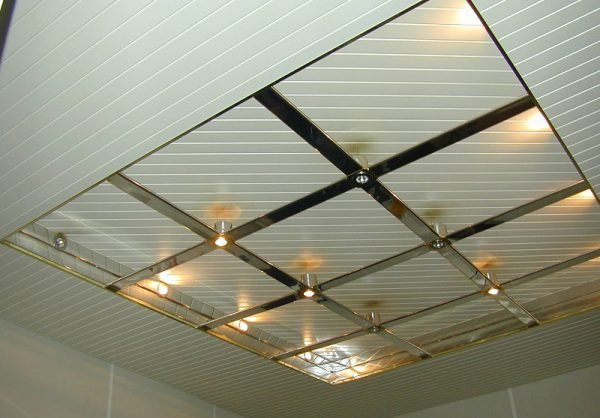 Вибір стелі для ванної кімнати — який краще зробити