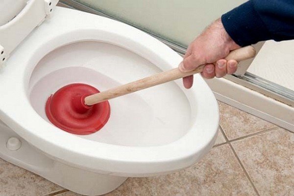 Як очистити унітаз: способи усунення основних забруднень