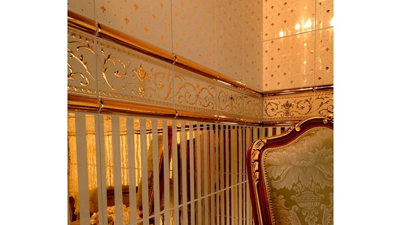 Золота плитка для ванної кімнати: нетипової дизайн