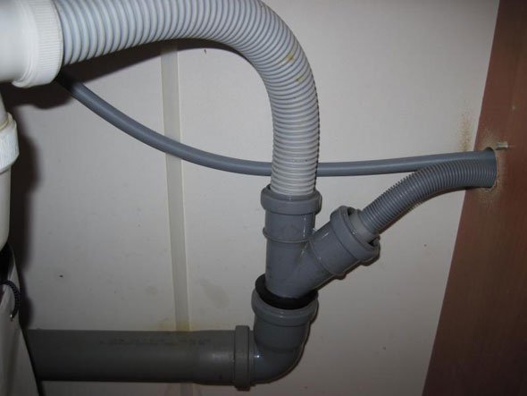 Підключення пральної машини до водопроводу і каналізації: корисні поради