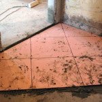 Як класти плитку на підлогу у ванній