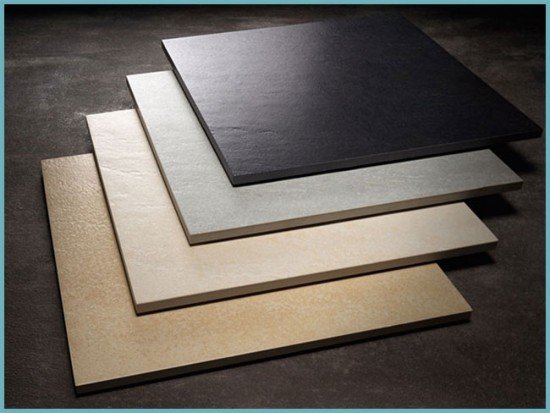 У чому відмінності простий плитки (кахель) від керамограніта