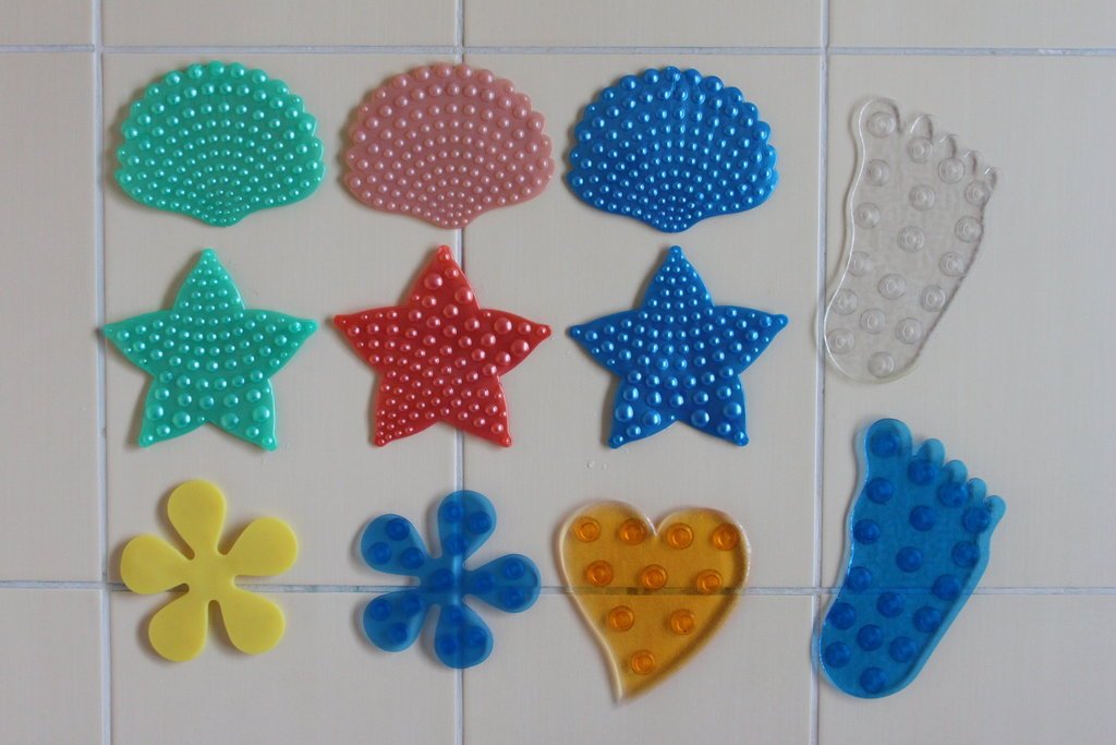 Килимок для ванної кімнати нековзний, як вибрати і які види