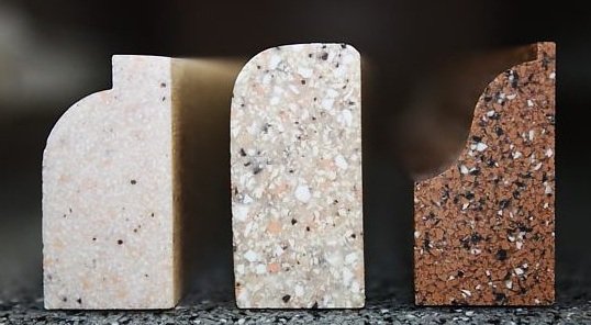 Плінтус для ванної, які бувають види та правила вибору