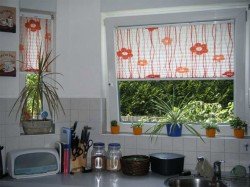 Мийка на кухні біля вікна: плюси і мінуси такого варіанту