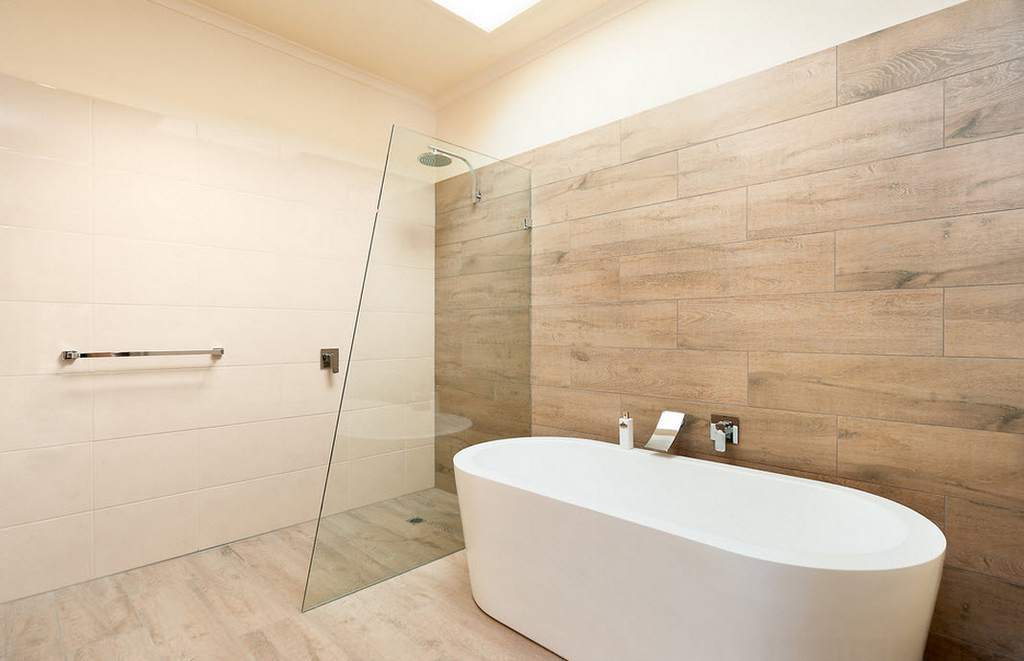 Ширма для ванної розсувна із скла