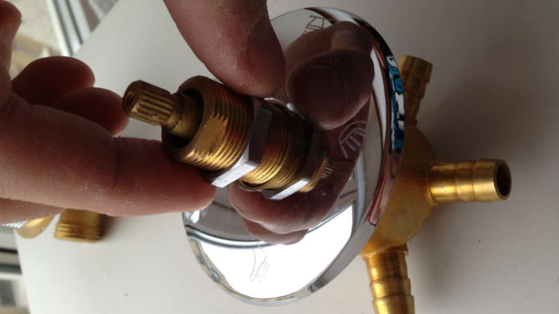 Картридж для змішувача душової кабіни: заміна своїми руками