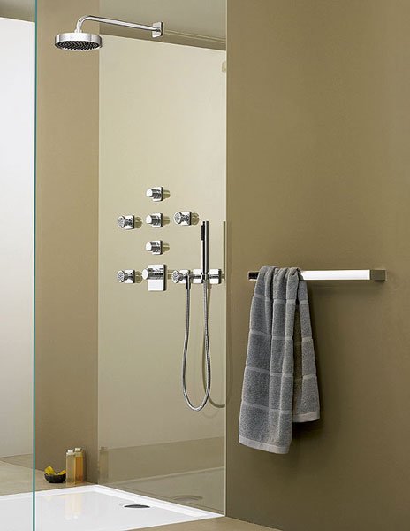 Душова панель з тропічним душем і змішувачем, які бувають види