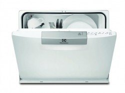 Посудомийна машина під мийку або раковину на кухні, плюси та мінуси такого варіанту Посудомийна машина під мийку або раковину на кухні, плюси та мінуси такого варіанту