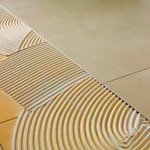 Як класти плитку на плитку: чи можна і як покласти правильно