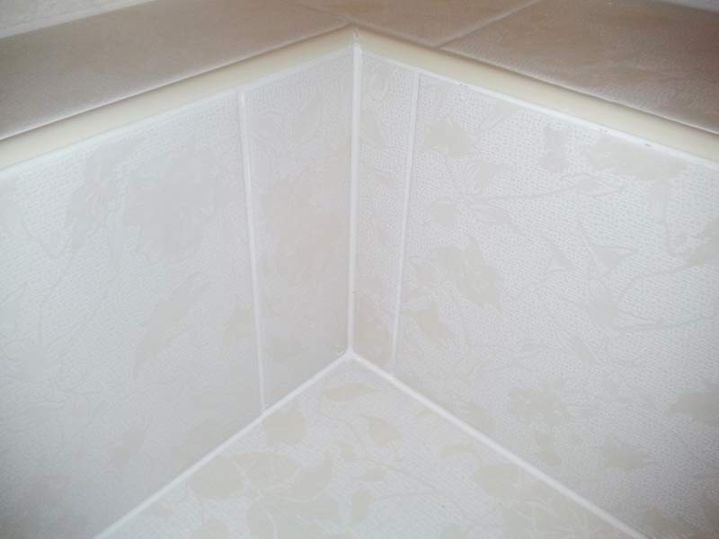 Інструкція як клеїти плитку у ванній на стіну самостійно