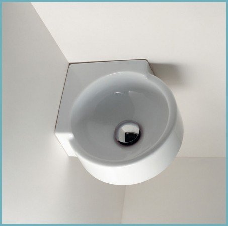 Вибираємо маленьку раковину у ванну або туалет