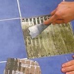 Відвалилася плитка у ванній: чим і як правильно приклеїти