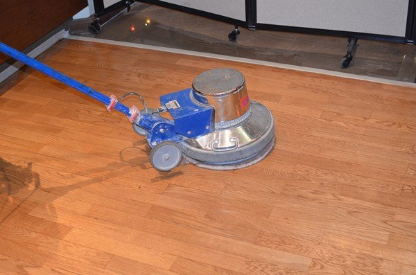 Деревяна підлога в ванній: його особливості та монтаж своїми руками Деревяна підлога в ванній: його особливості та монтаж своїми руками