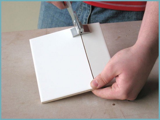 Як і чим грамотно різати плитку в домашніх умовах