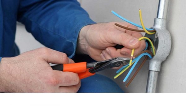 Розетки у ванній кімнаті — розташування і установка (відео, фото)