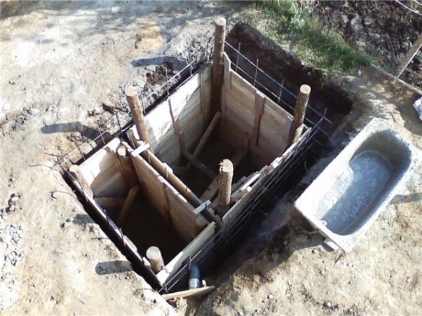Відкачування вигрібних ям своїми руками і машиною
