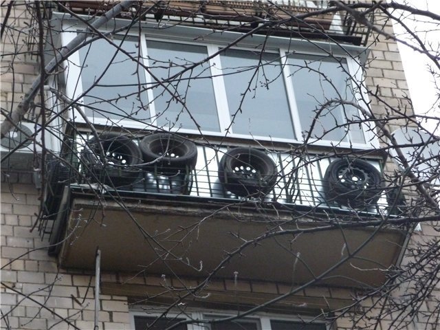 Як правильно зберігати шини на дисках і без, правила зберігання гуми взимку і влітку, при якій температурі забезпечена схоронність коліс