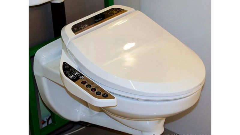 Унітаз з функцією біде: два в одному