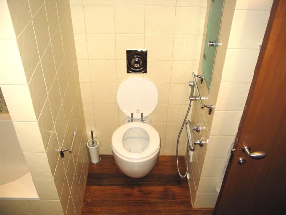 Вибираємо і встановлюємо змішувач з гігієнічним душем (лійкою) для унітазу Вибираємо і встановлюємо змішувач з гігієнічним душем (лійкою) для унітазу