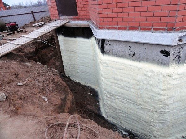 Технологія зовнішнього утеплення фундаменту своїми руками