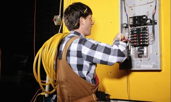 Де встановити розетку для пральної машини у ванній кімнаті — висота розташування (відео, фото)