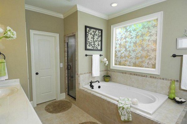 Дизайн ванної з вікном: особливості оформлення інтерєру