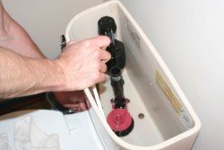 Ремонт унітазу: усуваємо текти зливного бачка