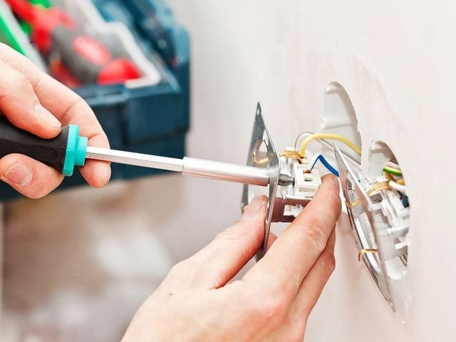 Вибираємо розетки у ванній, правила установки