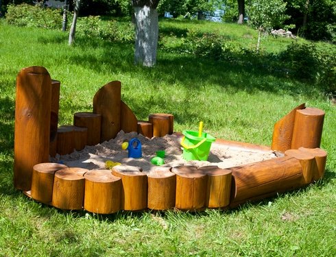 Дитячий майданчик на дачі