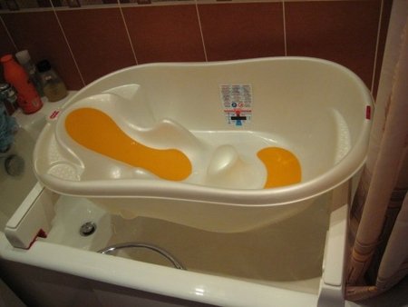 Ванночка для новонароджених, яка краще