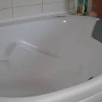 Як і чим закрити щілину між ванною і стіною