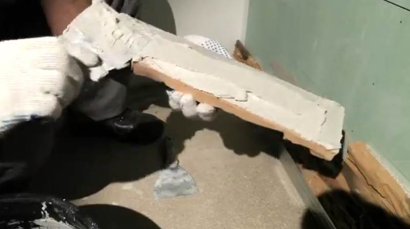 Вибираємо клей для гіпсової плитки, як самому приклеїти