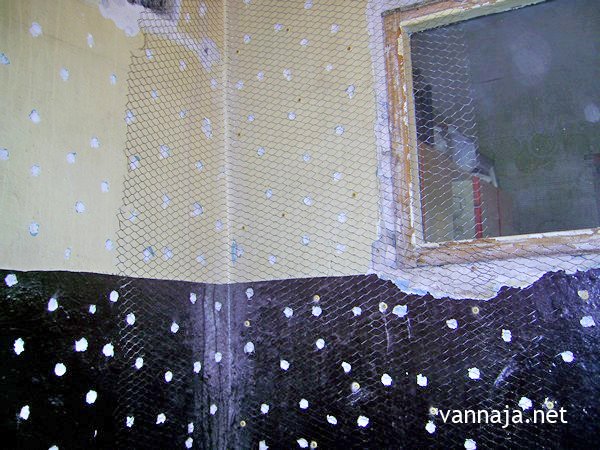 Як укладати плитку у ванній: технологія та особливості облицювання стін