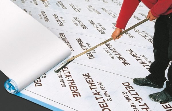 Як зробити підлогу у ванній кімнаті своїми руками — покрокове відео та фото