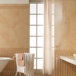 Коричнева плитка у ванній: фото бежева ванна