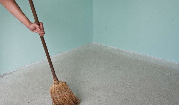 Як зробити стяжку підлоги у ванній під плитку своїми руками — покрокове відео та фото