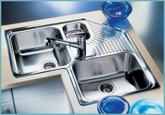 Кутова мийка для кухні: нюанси вибору