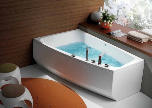 Кутова ванна — види і розміри, варіанти кутових ванн (фото, відео)