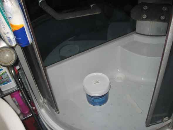 Ремонт душової кабіни і піддону: усуваємо причини і несправності своїми руками