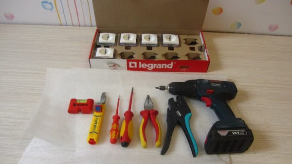 Розетки у ванній кімнаті — розташування і установка (відео, фото)