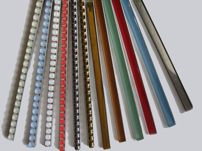 Плінтус для ванної, які бувають види та правила вибору