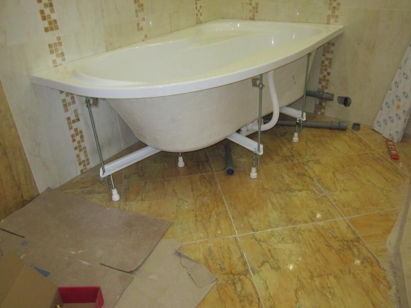 Як встановити ванну під плитку