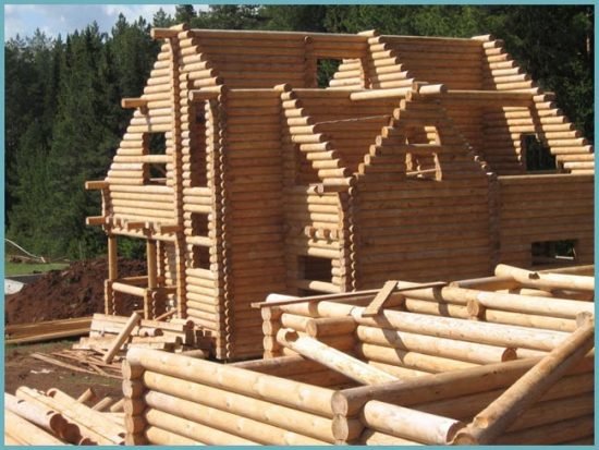 Що таке будинки та лазні з оциліндрованої колоди: недоліки і переваги, проекти і відгуки власників